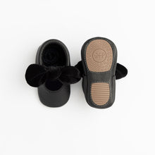 Cargar imagen en el visor de la galería, Black Velvet Knotted Bow Mocc Mini Sole