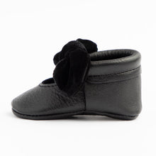 Cargar imagen en el visor de la galería, Black Velvet Knotted Bow Mocc Mini Sole