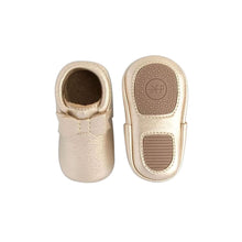 Cargar imagen en el visor de la galería, Platinum Bow Mocc Mini Sole