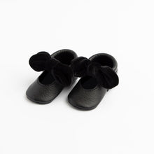 Cargar imagen en el visor de la galería, Black Velvet Knotted Bow Mocc Mini Sole