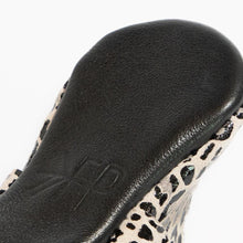 Cargar imagen en el visor de la galería, Glossy Leopard Knotted Bow Mocc