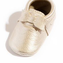 Cargar imagen en el visor de la galería, Platinum Bow Mocc Mini Sole