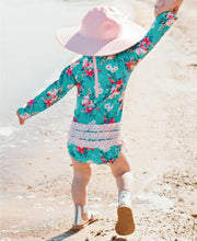 Cargar imagen en el visor de la galería, Pink Seersucker Swim Hat